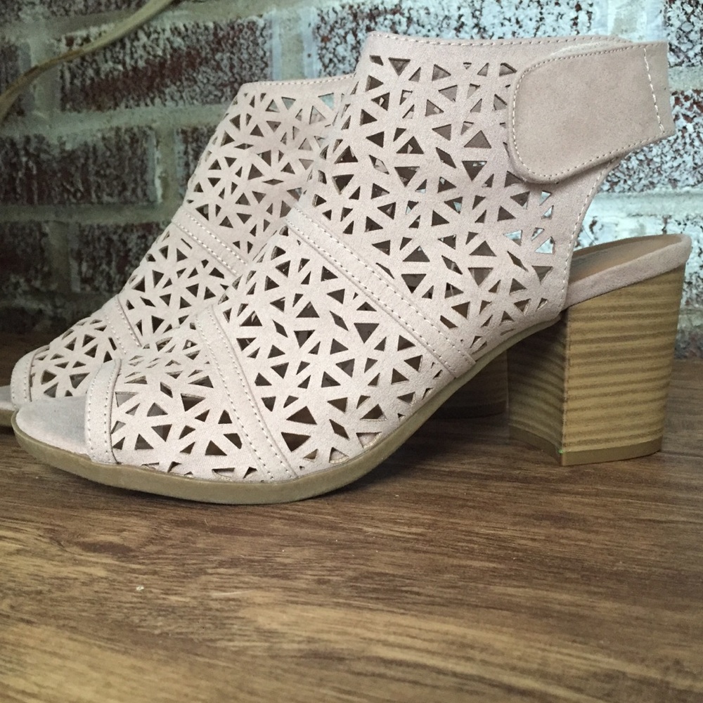 NWOT blush heels